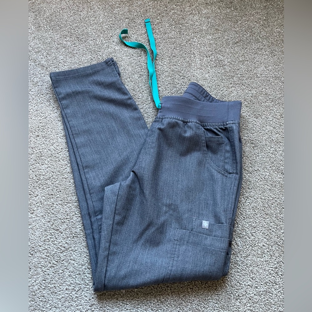 Figs skinny scrub pants